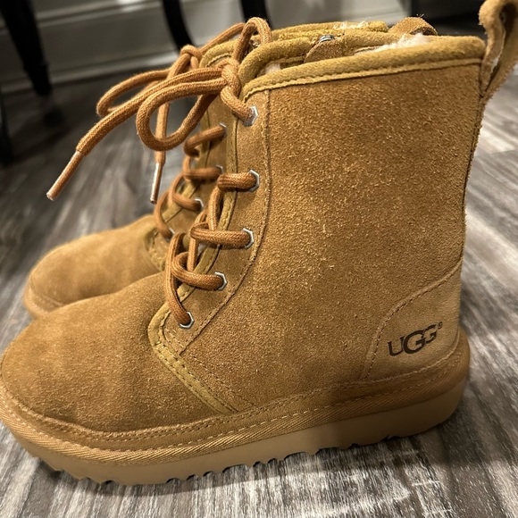 Uggs Neumel zip up kids size 1, good, used condition - Picture 6 of 7